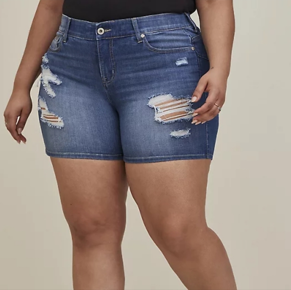 🆕️🩴BOMBSHELL 5 INCH  DENIM SHORT - PREMIUM STRETCH MEDIUM WASH🩴